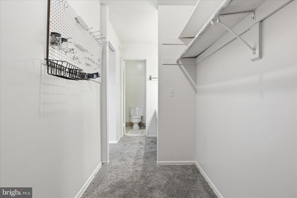 10214 PRINCE PLACE 8-202