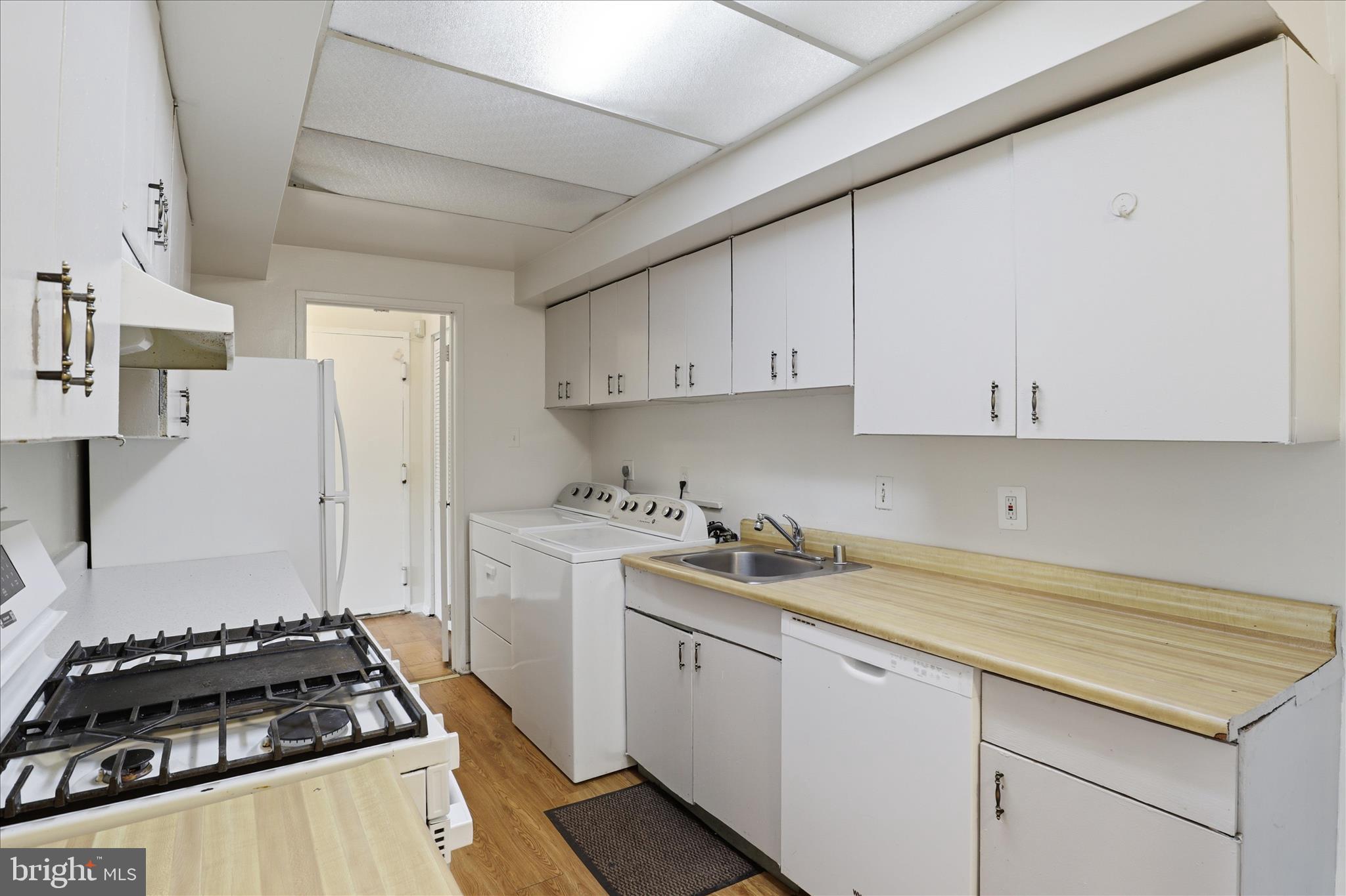 10214 PRINCE PLACE 8-202