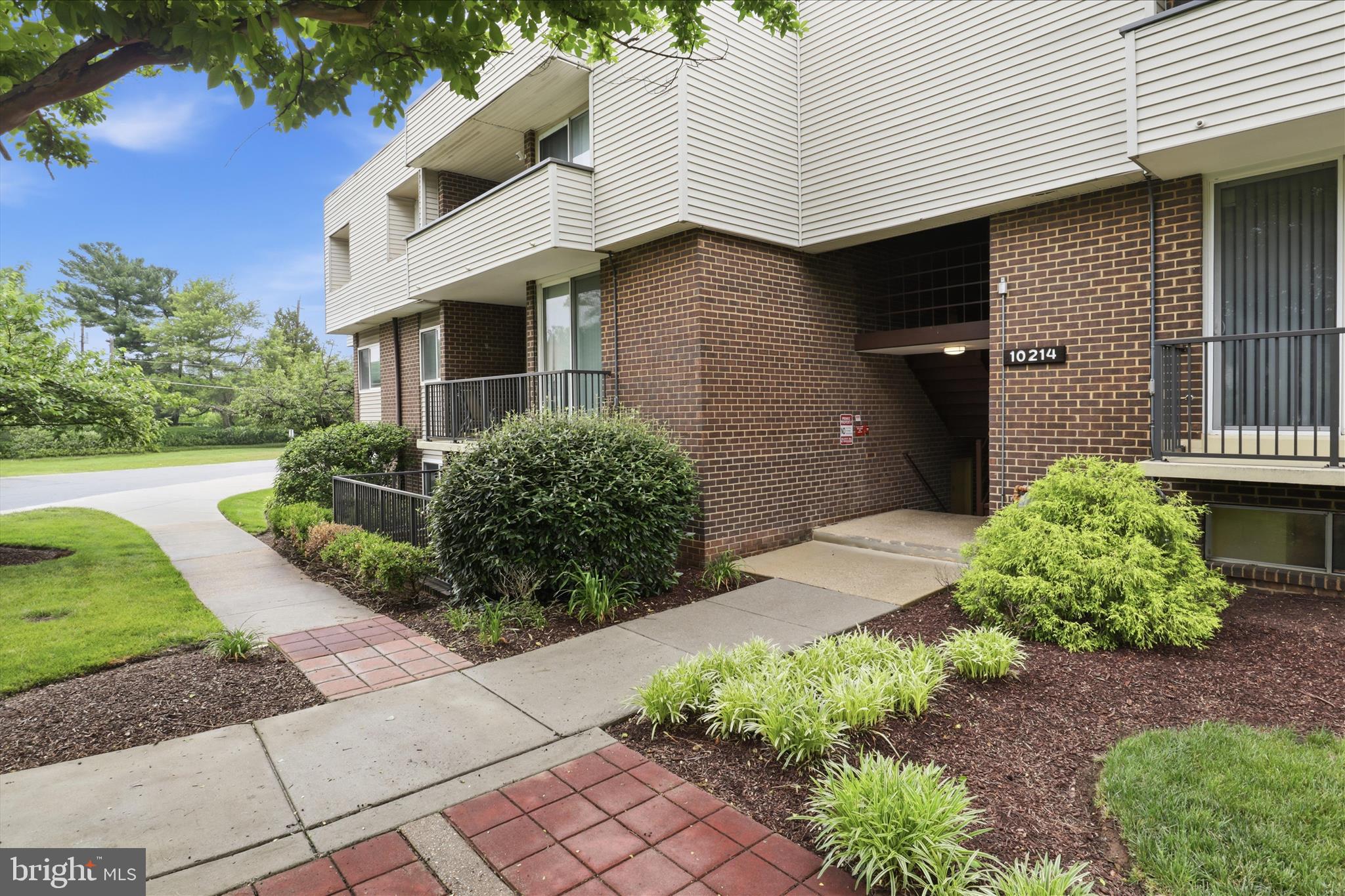10214 PRINCE PLACE 8-202