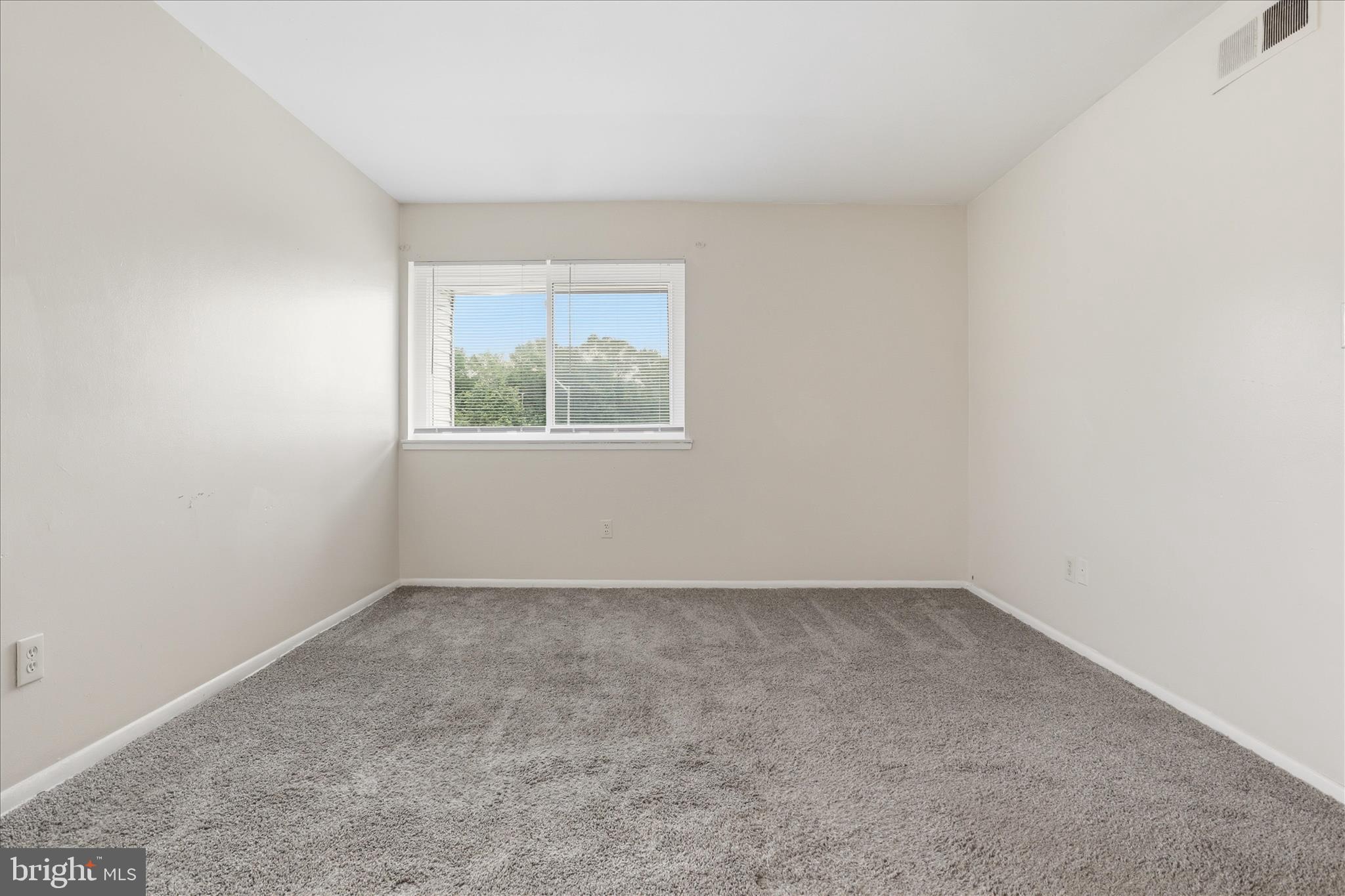 10214 PRINCE PLACE 8-202