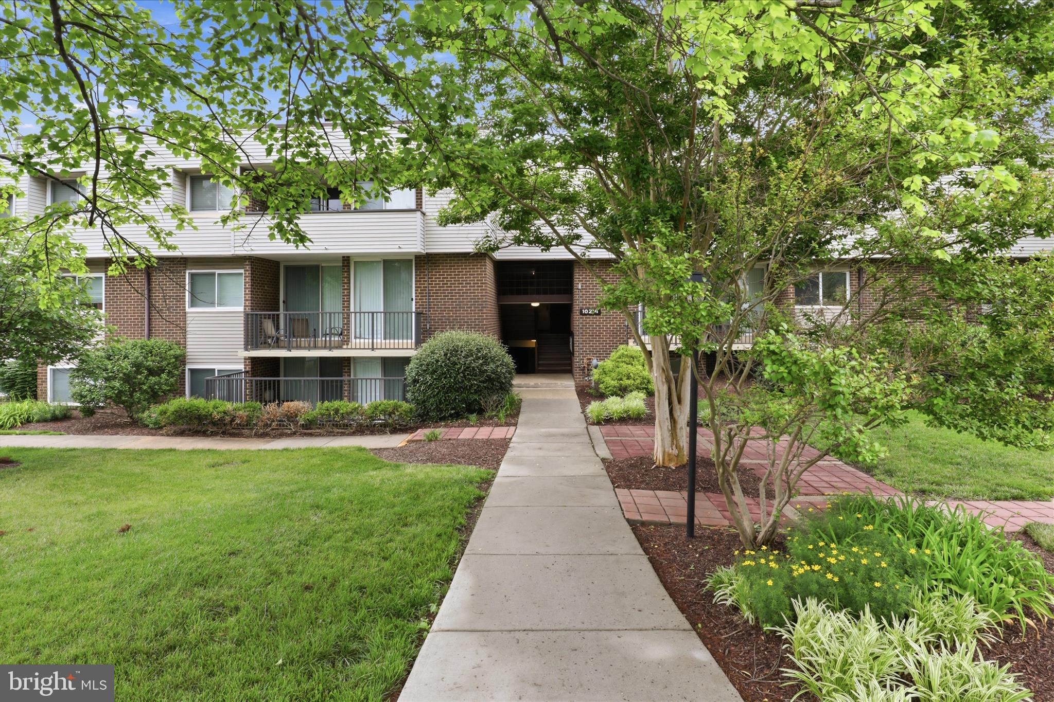 10214 PRINCE PLACE 8-202