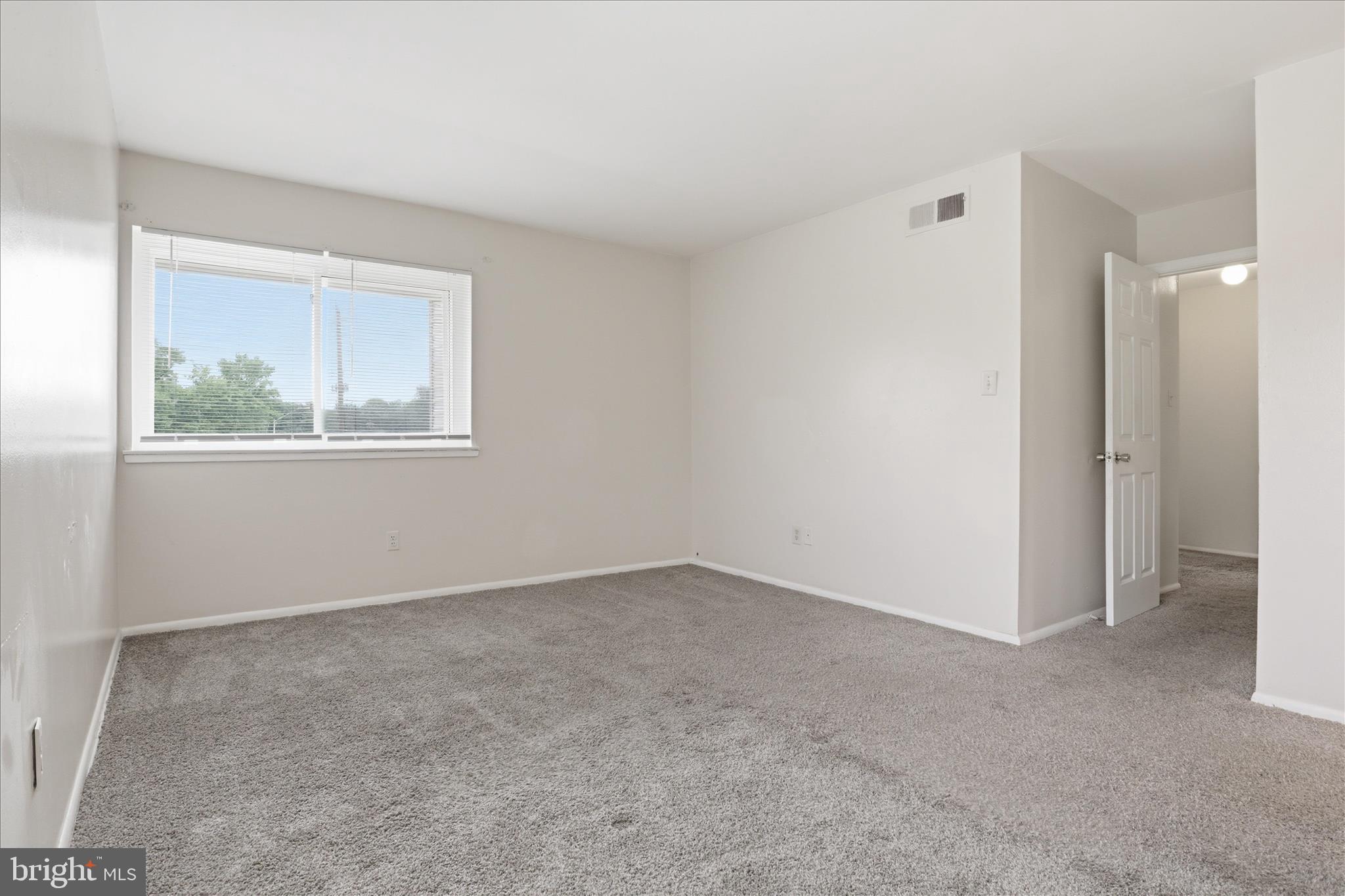 10214 PRINCE PLACE 8-202