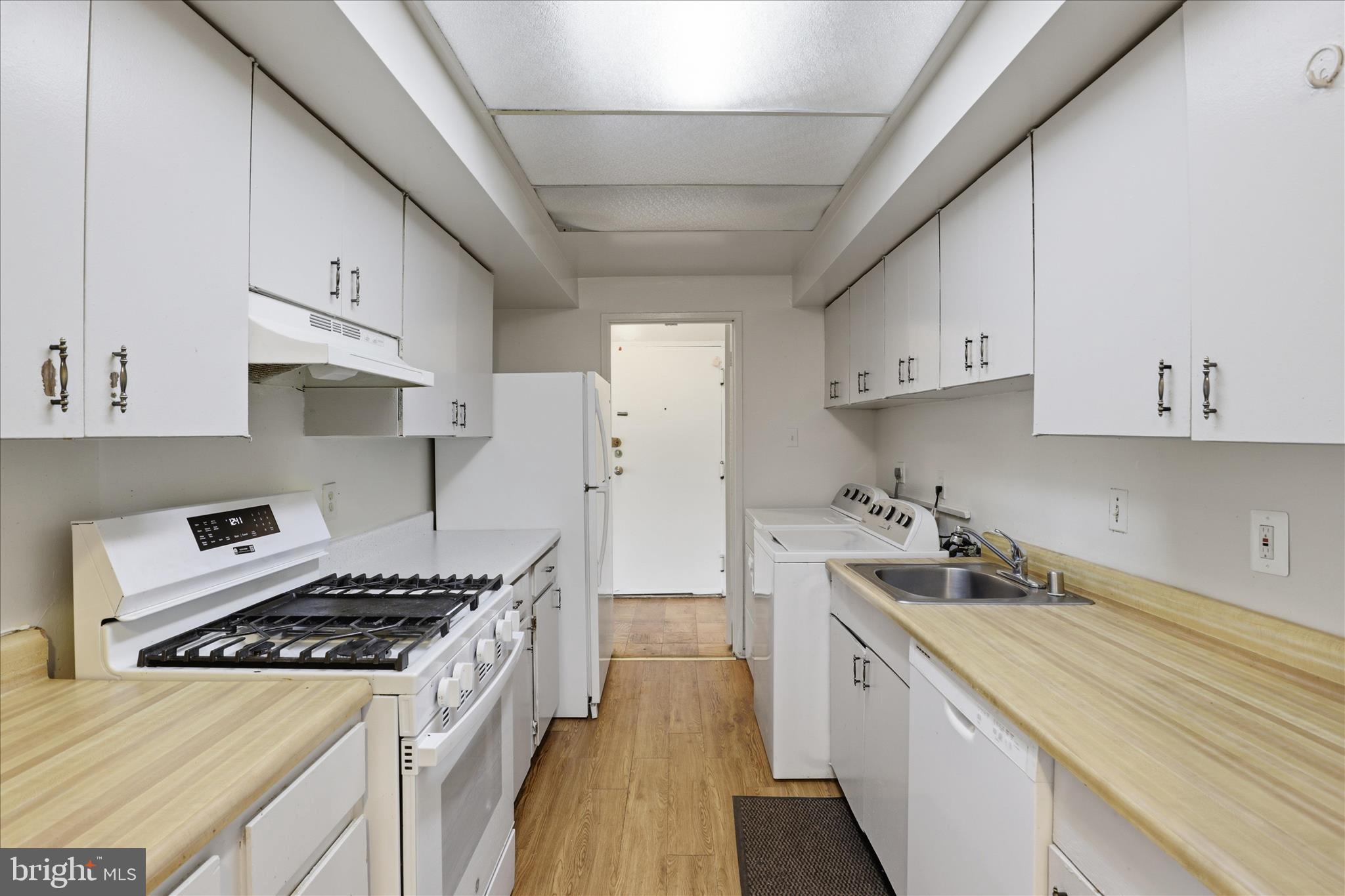 10214 PRINCE PLACE 8-202