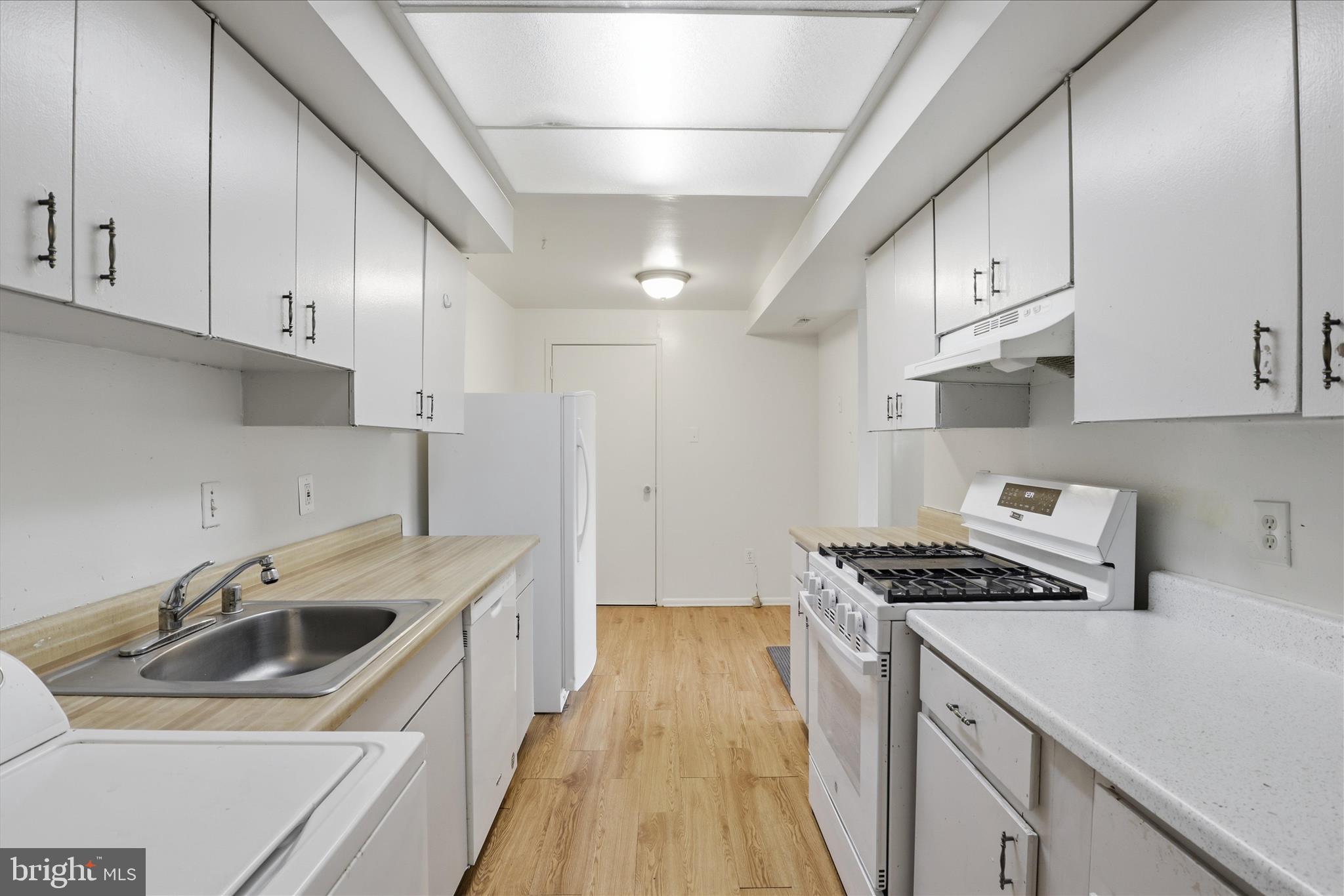 10214 PRINCE PLACE 8-202