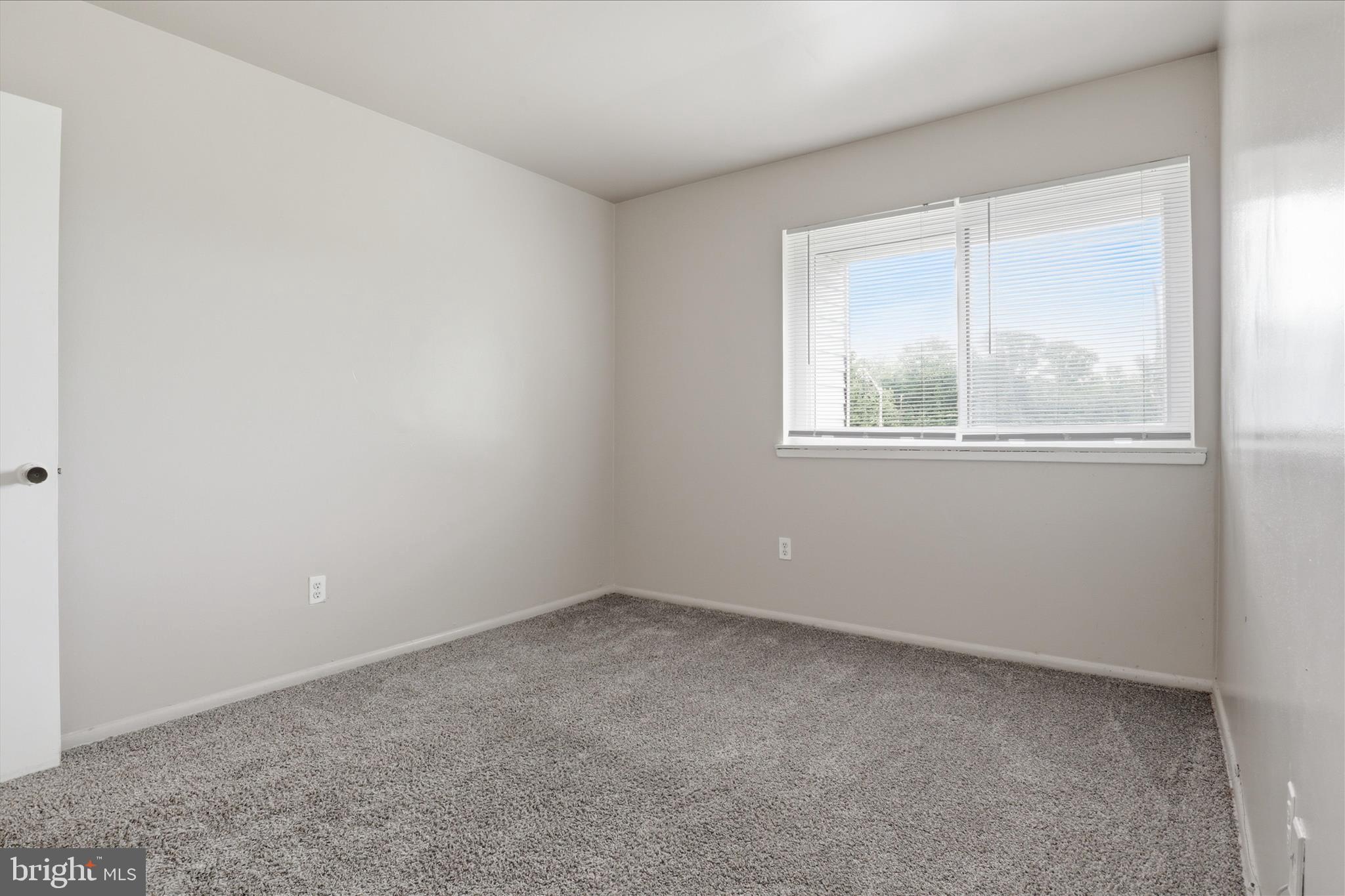 10214 PRINCE PLACE 8-202