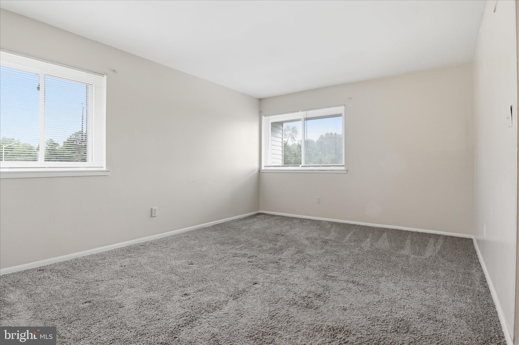 10214 PRINCE PLACE 8-202