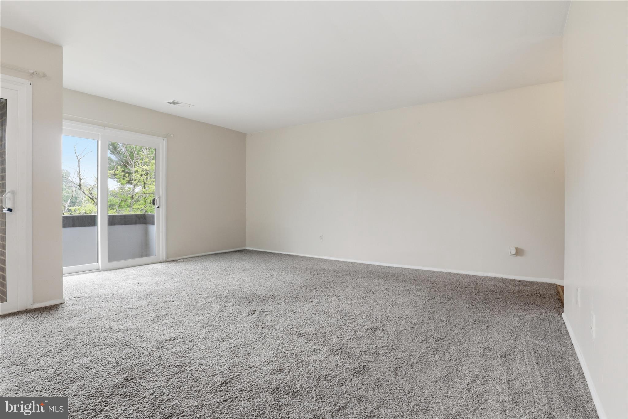 10214 PRINCE PLACE 8-202