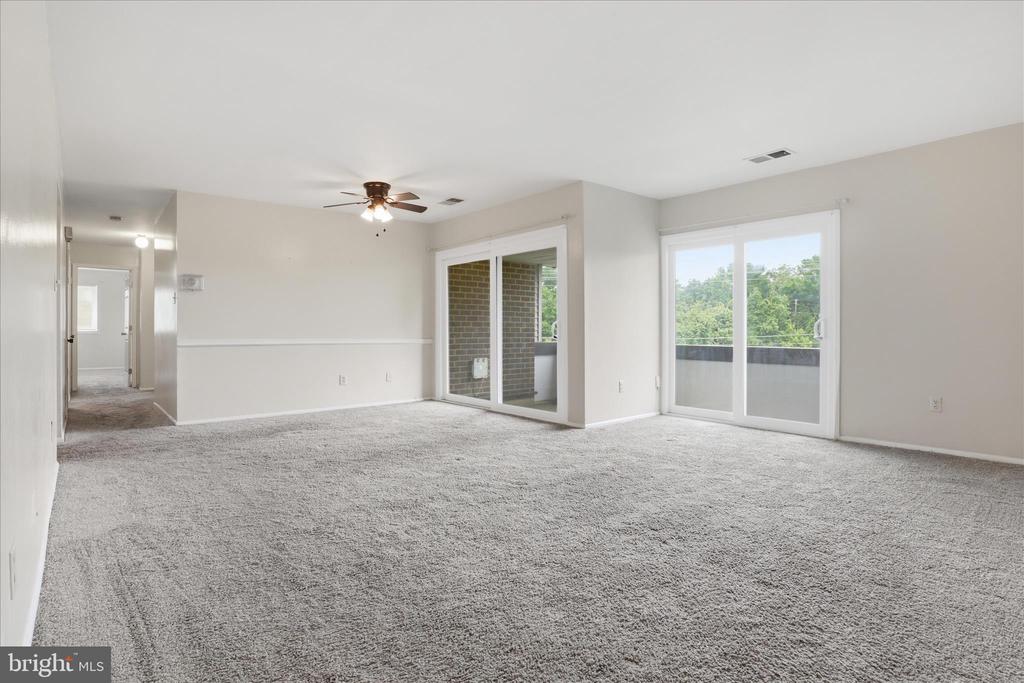 10214 PRINCE PLACE 8-202