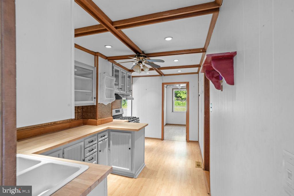 10301 LIVINGSTON ROAD