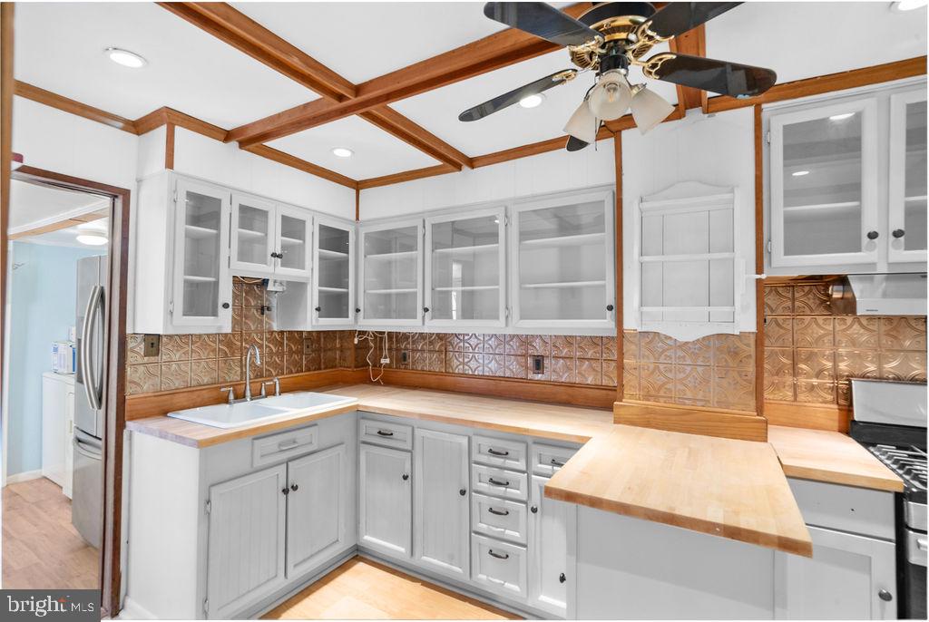 10301 LIVINGSTON ROAD
