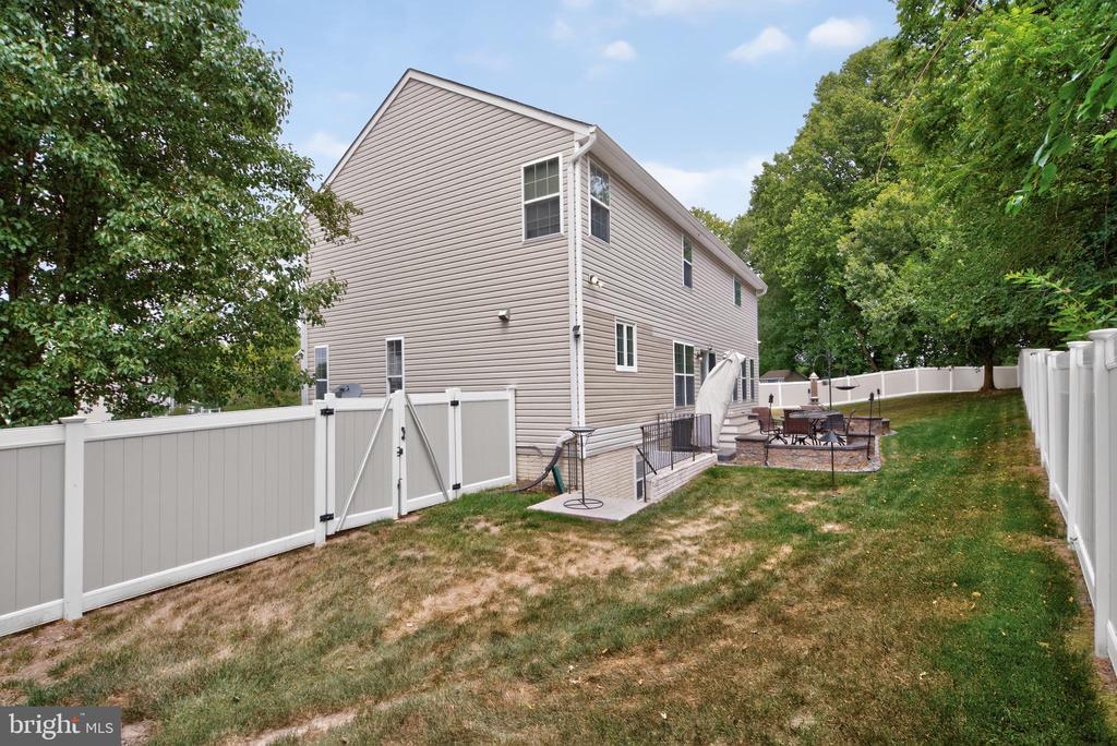 11705 HORSE STABLE COURT