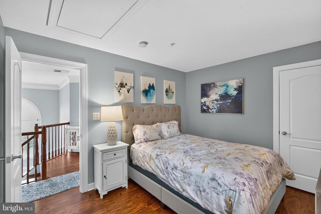 11705 HORSE STABLE COURT