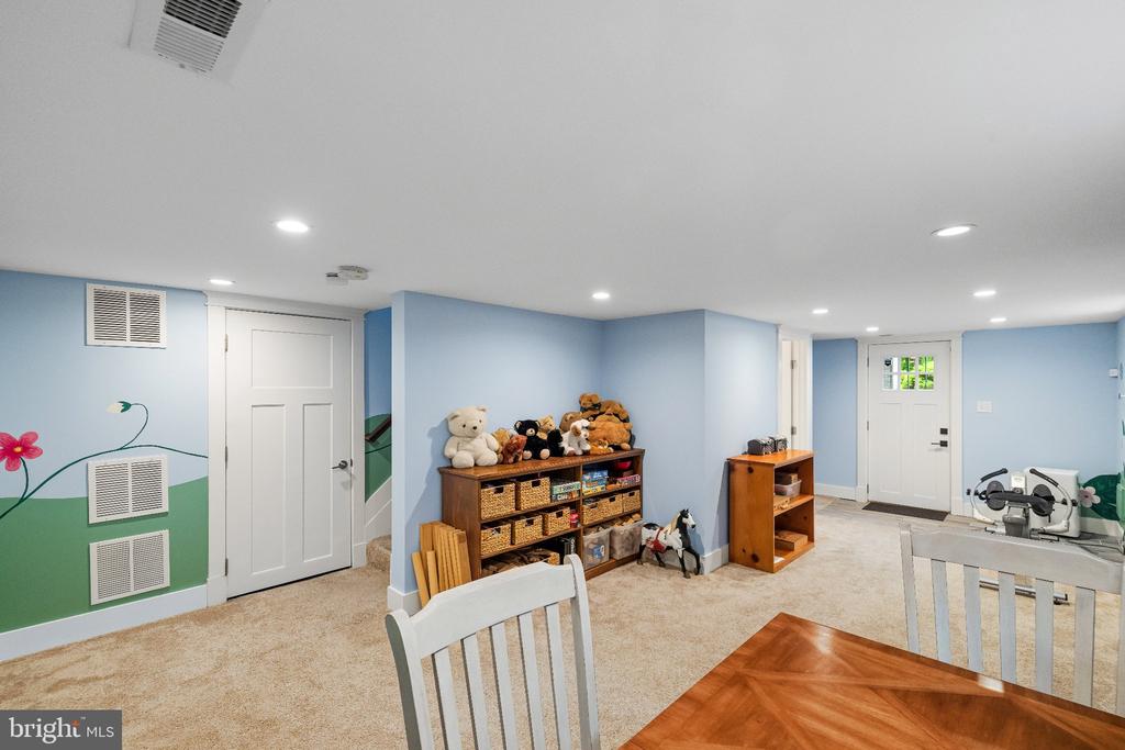4107 QUEENSBURY ROAD