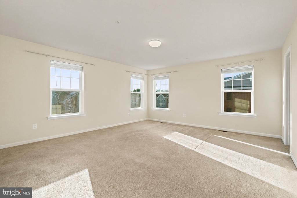 9602 TEALBRIAR DRIVE