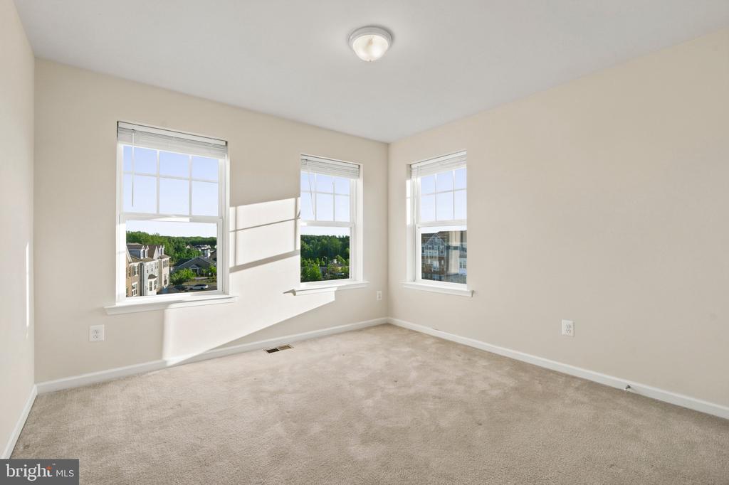 9602 TEALBRIAR DRIVE