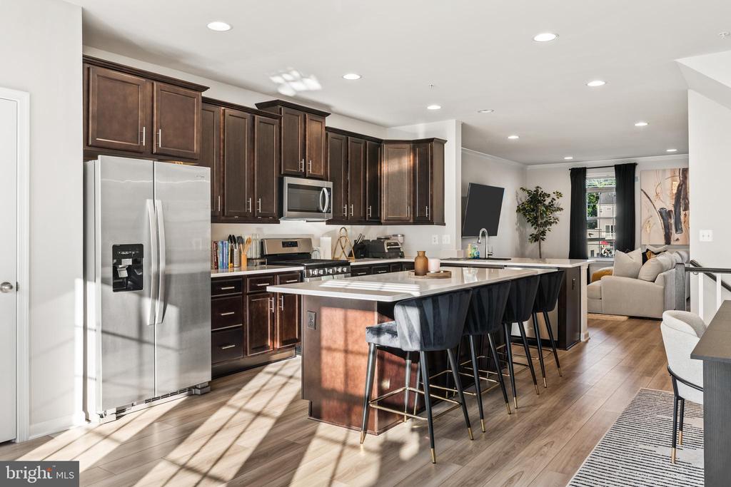 7709 PRESIDENTIAL PARKWAY
