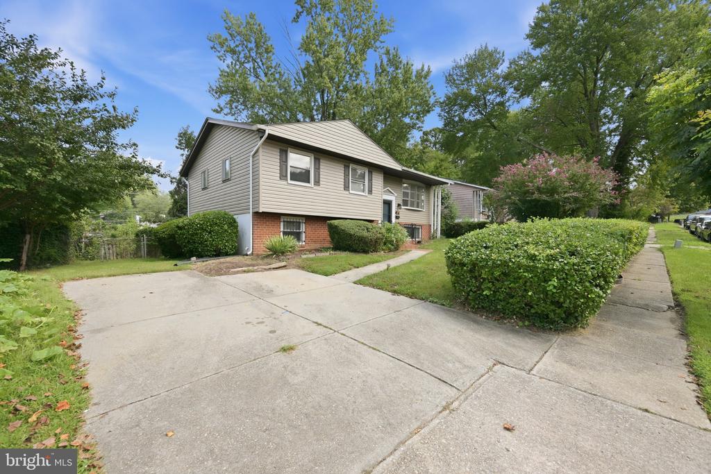 23 DAIMLER DRIVE
