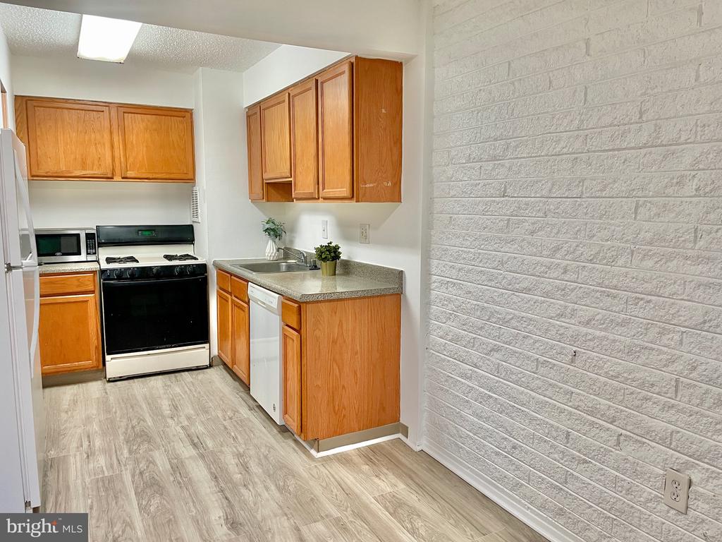 1824 METZEROTT ROAD Unit: 203