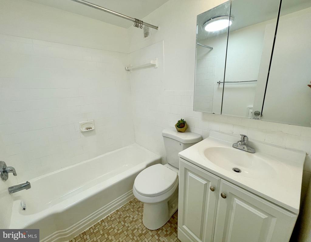 1824 METZEROTT ROAD Unit: 203