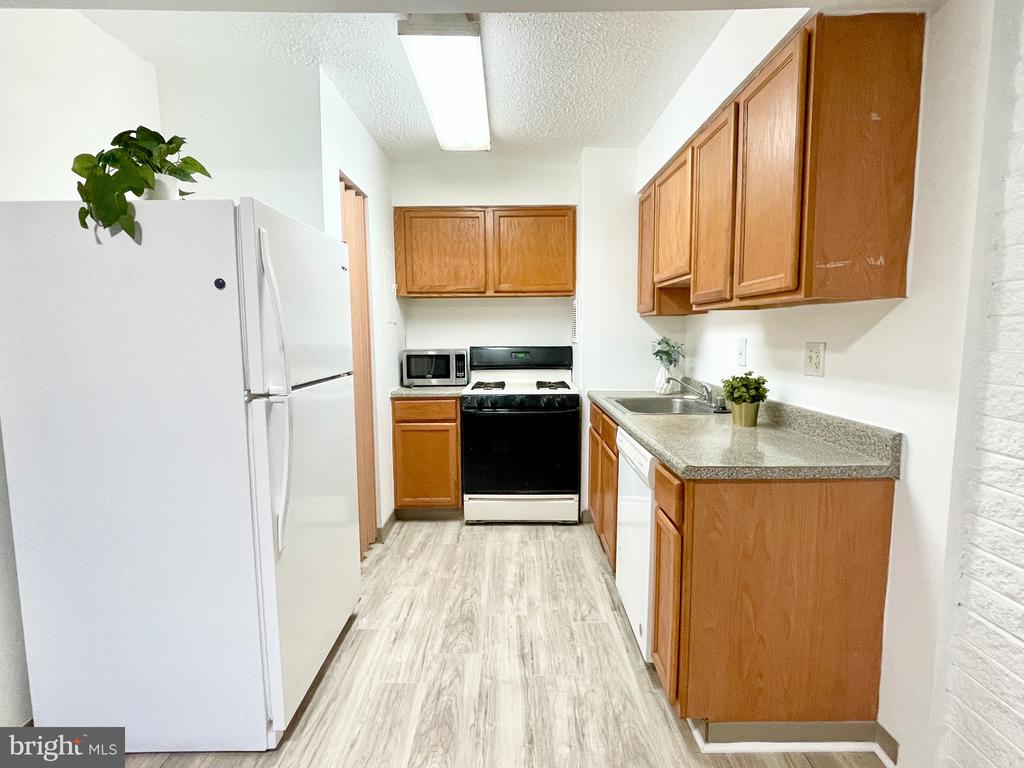 1824 METZEROTT ROAD Unit: 203