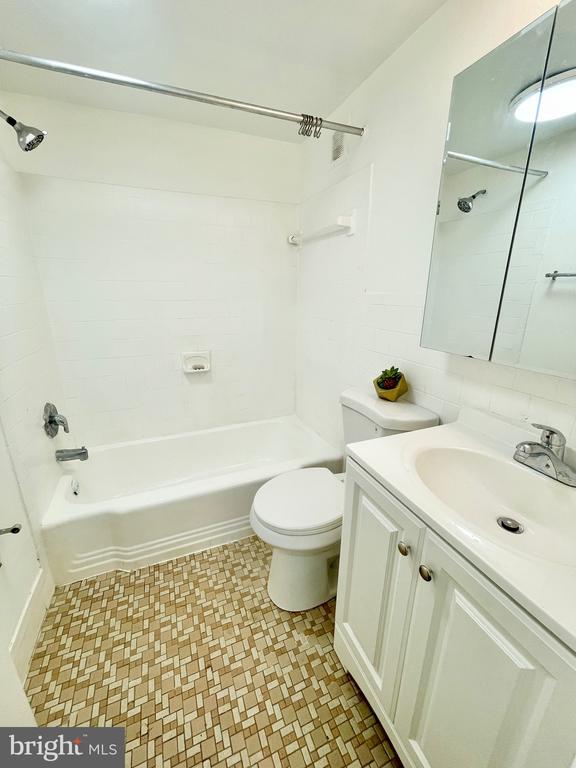 1824 METZEROTT ROAD Unit: 203