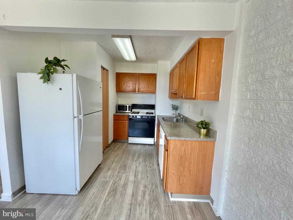 1824 METZEROTT ROAD Unit: 203
