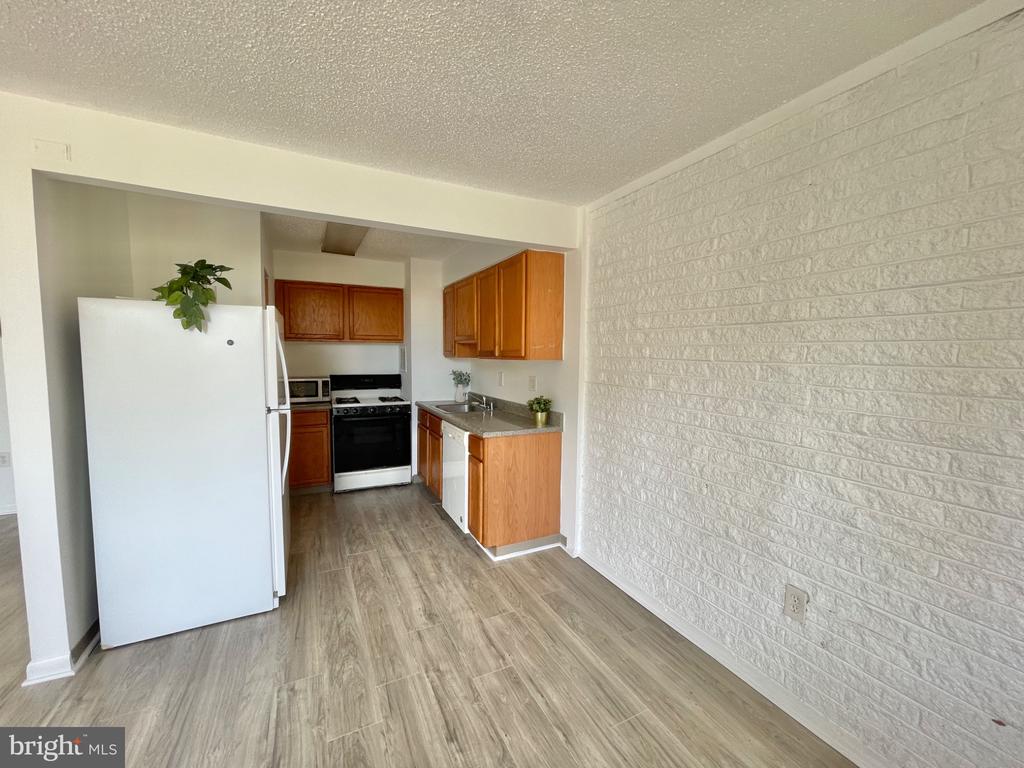 1824 METZEROTT ROAD Unit: 203