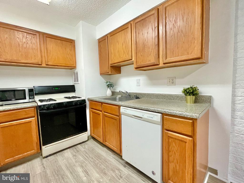 1824 METZEROTT ROAD Unit: 203