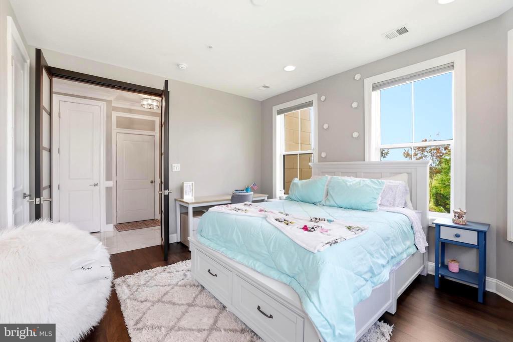 500 RIVERSAIL LANE Unit: 438