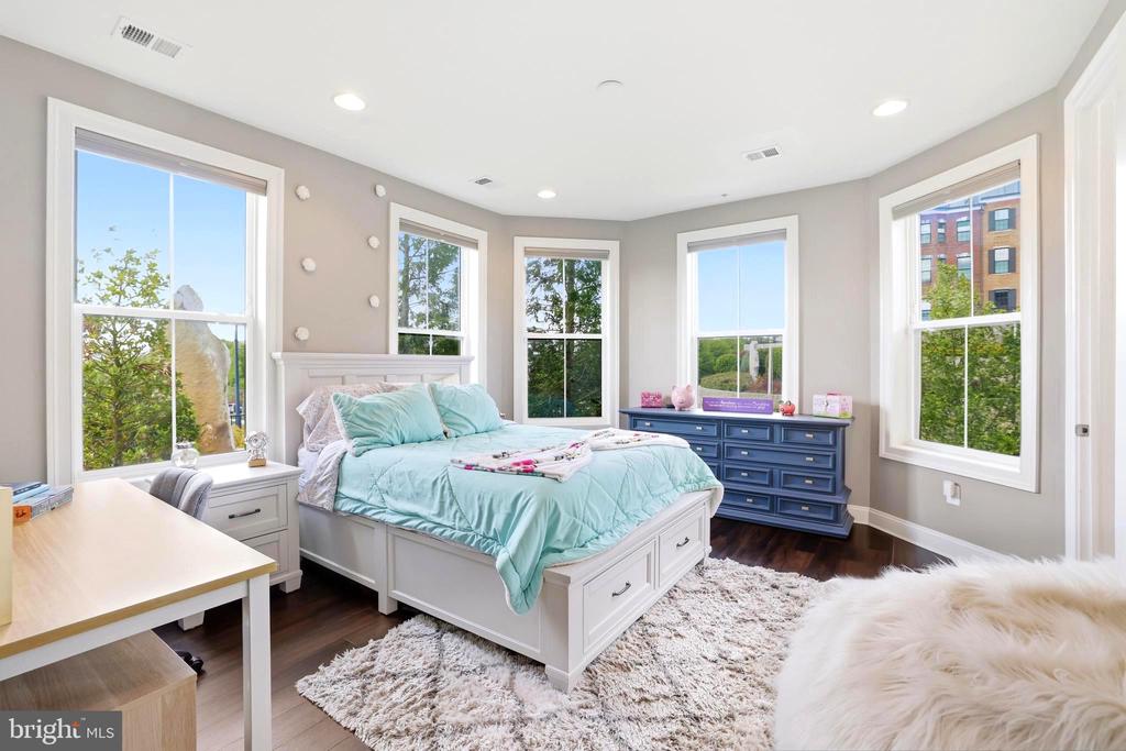 500 RIVERSAIL LANE Unit: 438