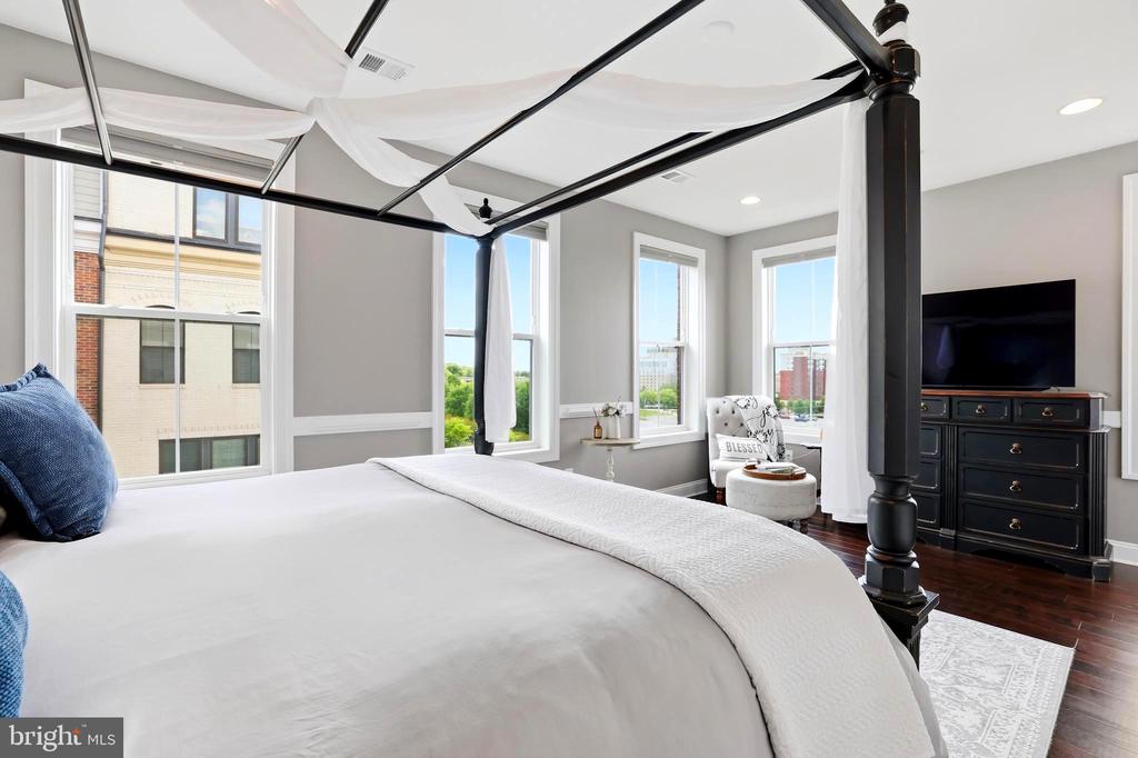 500 RIVERSAIL LANE Unit: 438