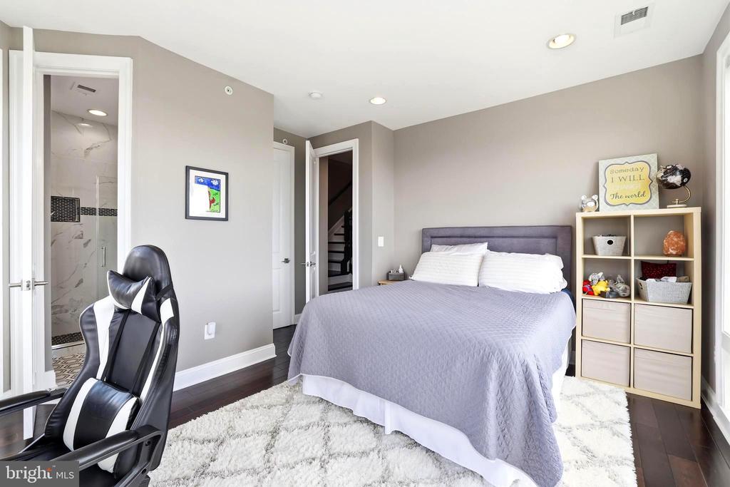500 RIVERSAIL LANE Unit: 438