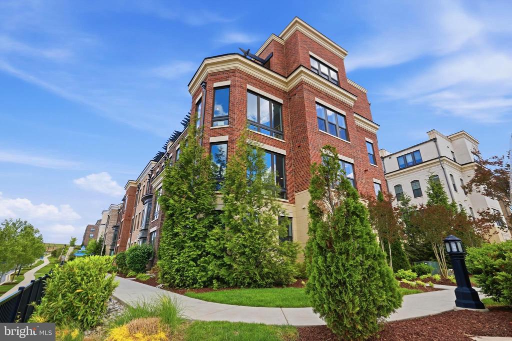 500 RIVERSAIL LANE Unit: 438