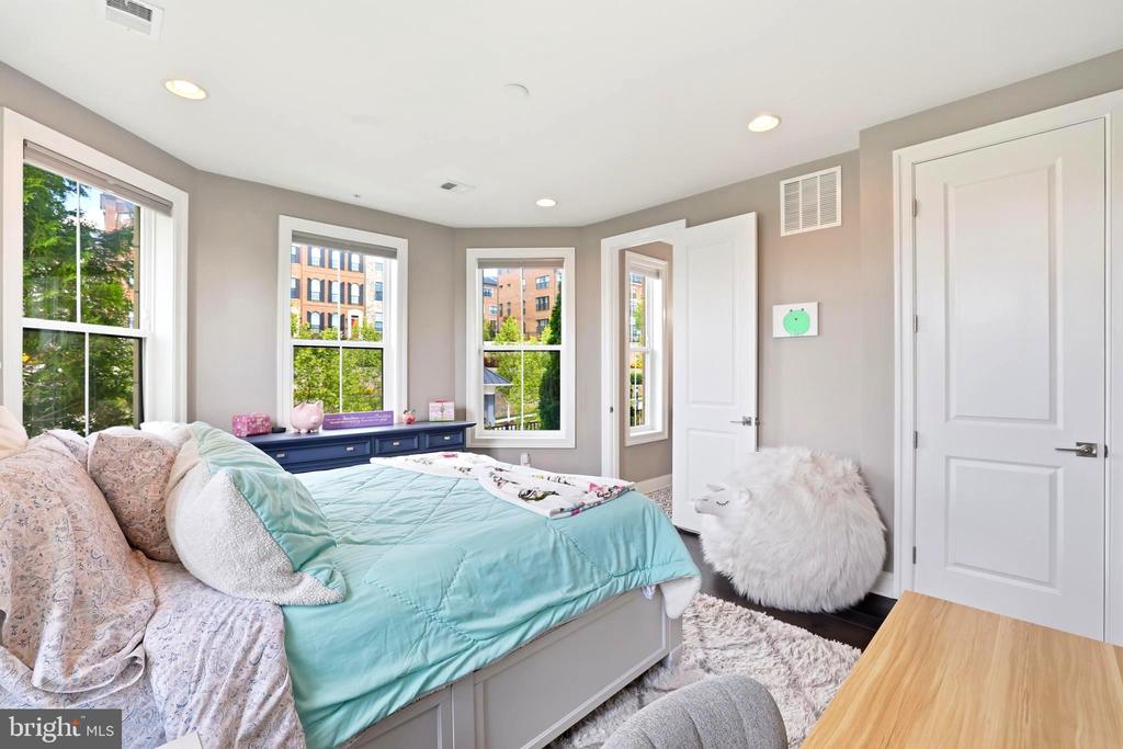 500 RIVERSAIL LANE Unit: 438