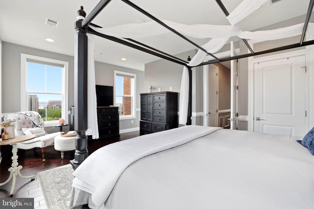 500 RIVERSAIL LANE Unit: 438