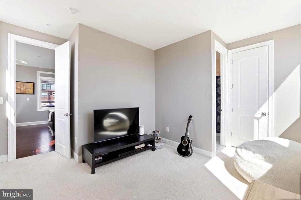 500 RIVERSAIL LANE Unit: 438