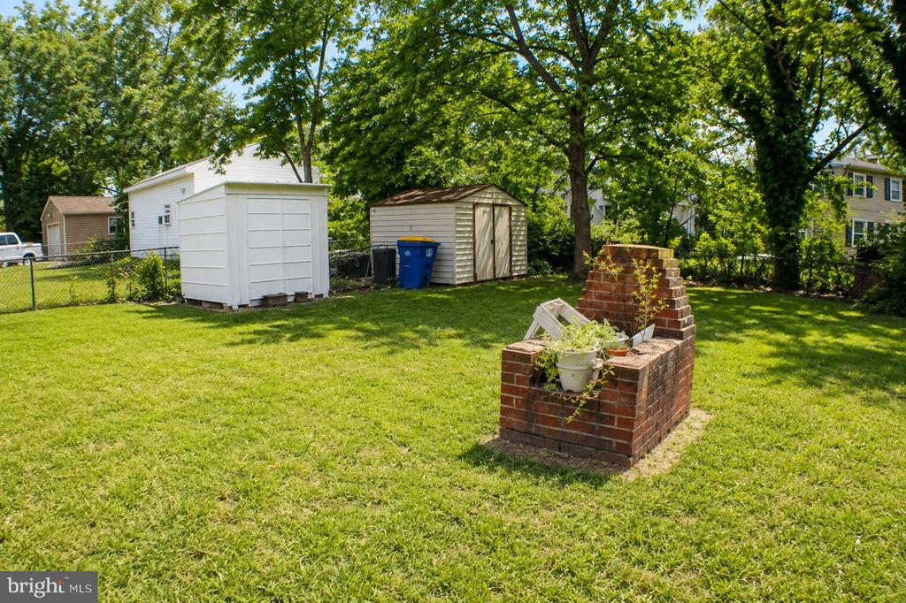 4502 MAPLE ROAD
