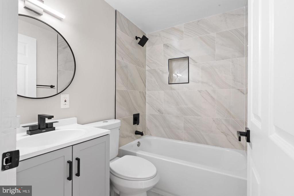 1709 DUTCH VILLAGE DRIVE Unit: M-394