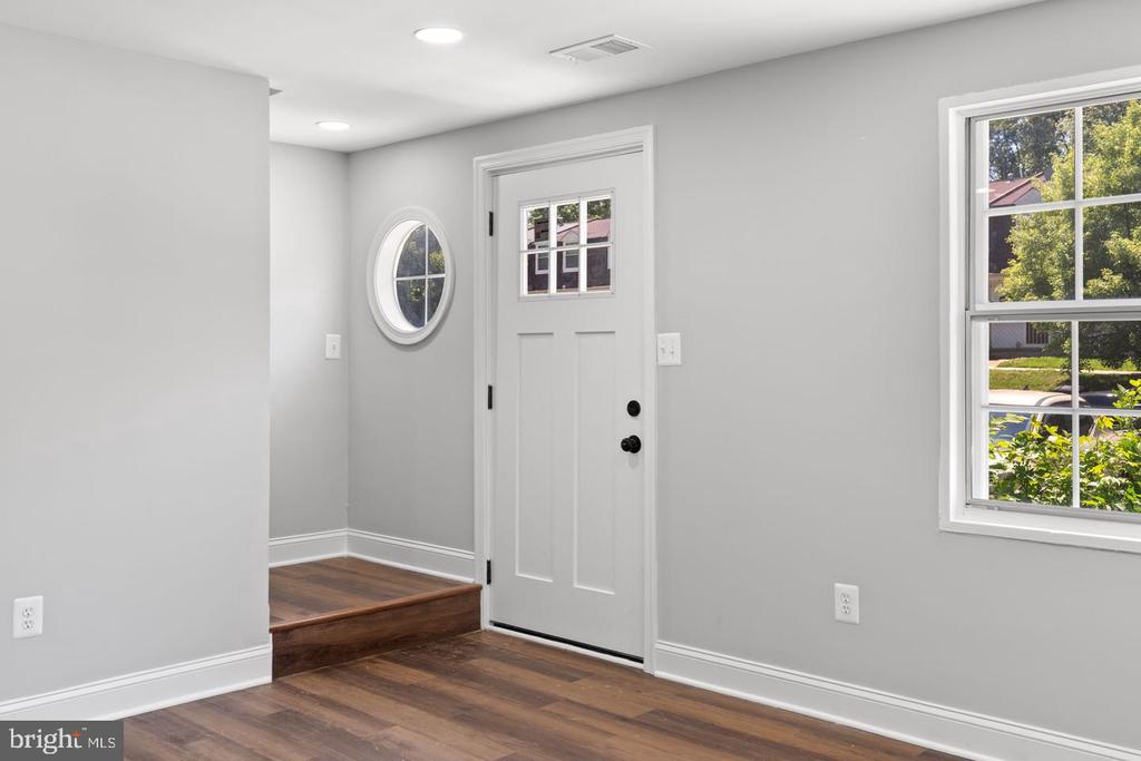 1709 DUTCH VILLAGE DRIVE Unit: M-394