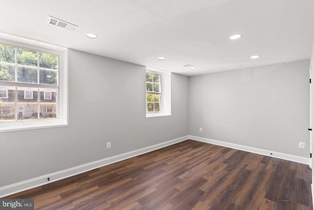 1709 DUTCH VILLAGE DRIVE Unit: M-394