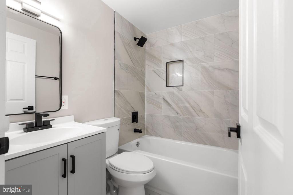 1709 DUTCH VILLAGE DRIVE Unit: M-394