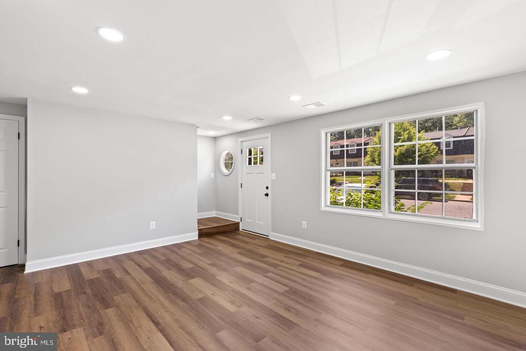 1709 DUTCH VILLAGE DRIVE Unit: M-394