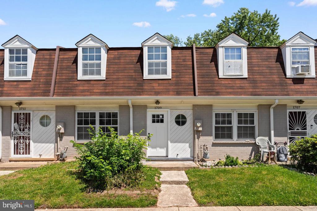 1709 DUTCH VILLAGE DRIVE Unit: M-394