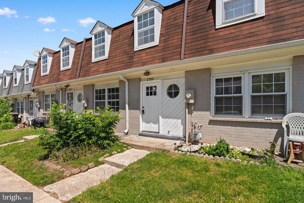 1709 DUTCH VILLAGE DRIVE Unit: M-394