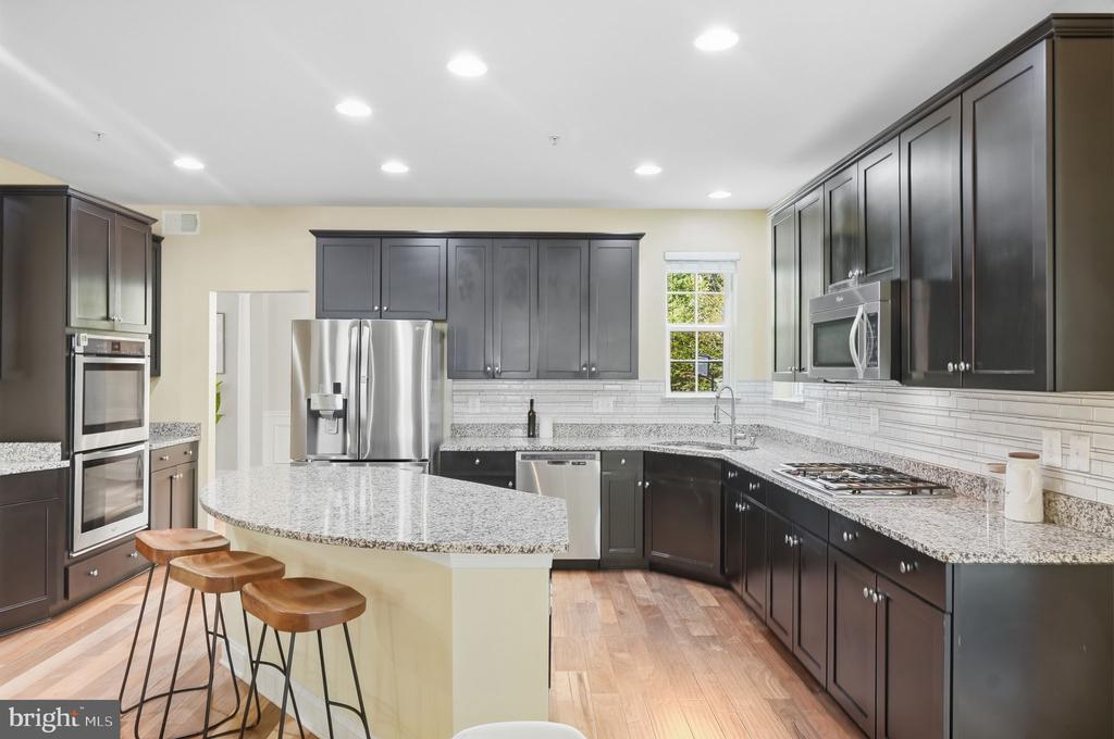 3012 LAKE FOREST DRIVE