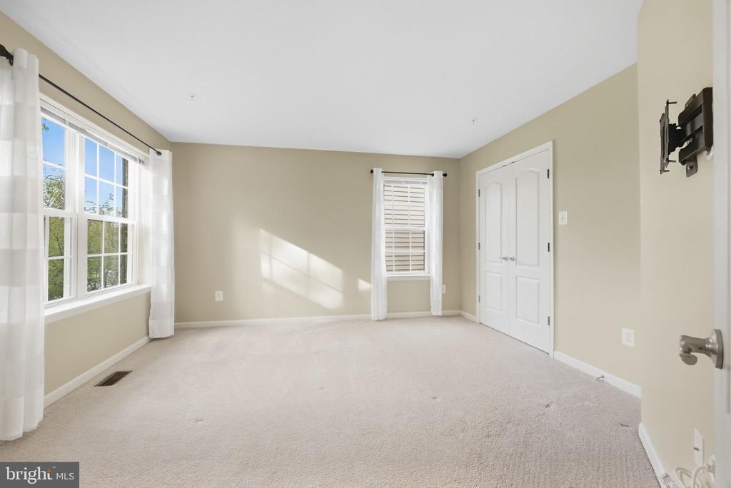 3012 LAKE FOREST DRIVE