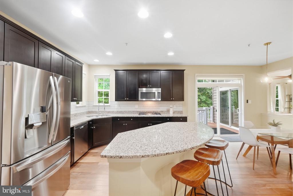 3012 LAKE FOREST DRIVE
