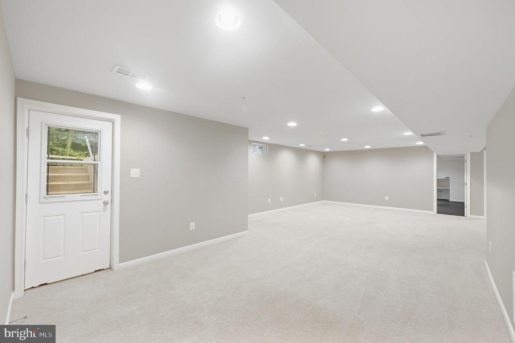 3012 LAKE FOREST DRIVE