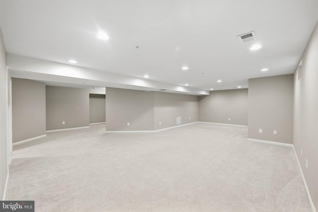 3012 LAKE FOREST DRIVE