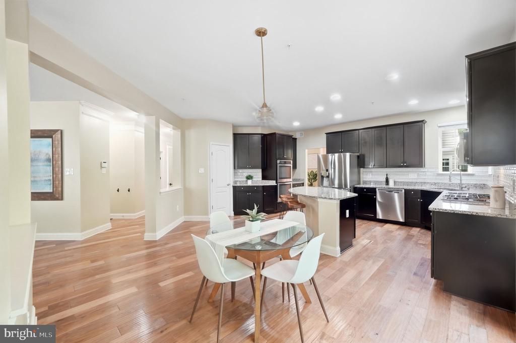 3012 LAKE FOREST DRIVE